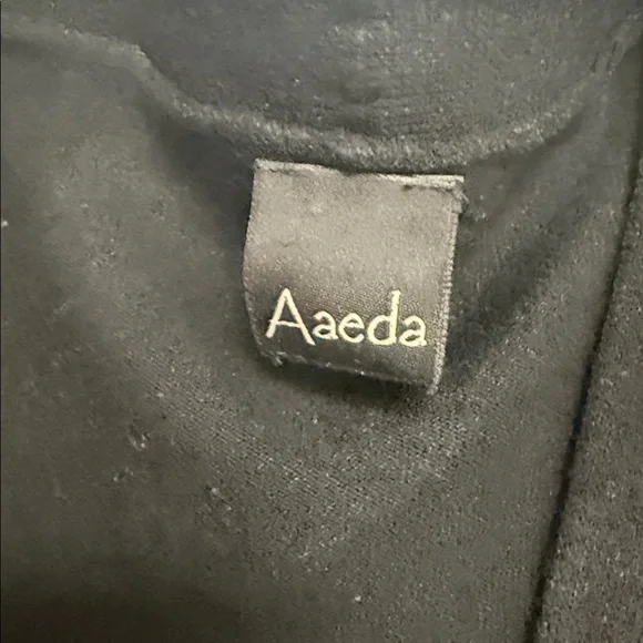 Auudre Black Open-Front Cardigan with White Floral Embroidery - Picture 2 of 3